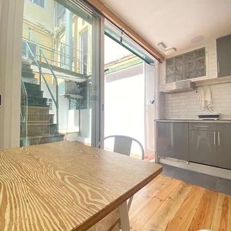 Terrace House Lissabon
